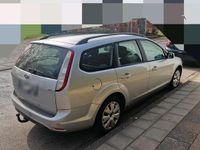 Gebraucht Ford Focus 109 PS (80 kW) 2009 Silber Kombi