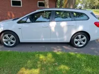 Gebraucht Opel Astra Edition 110 PS (80 kW) 2015 Grün Kombi