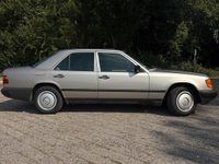 Second-hand Mercedes E230 132 CP (97 kW) 1988 Argintiu Berlinǎ