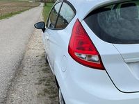 Gebraucht Ford Fiesta 60 PS (44 kW) 2010 Weiß Kleinwagen