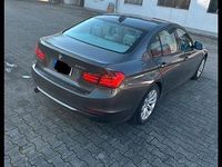 Gebraucht BMW 320 184 PS (135 kW) 2012 Braun Limousine