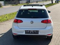 Gebraucht VW Golf VII LOUNGE 110 PS (80 kW) 2015 Weiß Limousine