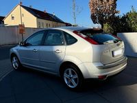 Gebraucht Ford Focus Ghia 101 PS (74 kW) 2006 Silber Kleinwagen