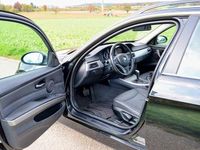 Gebraucht BMW 330 231 PS (169 kW) 2008 Schwarz Kombi