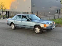 Gebraucht Mercedes E230 132 PS (97 kW) 1986 Blau Limousine