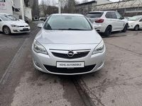 Gebraucht Opel Astra Design Edition 140 PS (102 kW) 2012 Argon silber/ice silver (m2) Kleinwagen