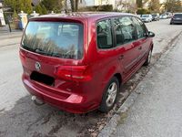 Gebraucht VW Touran Trendline 105 PS (77 kW) 2011 Rot Van / Kleinbus