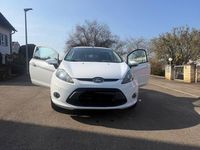 Gebraucht Ford Fiesta Trend 60 PS (44 kW) 2012 Weiß Kleinwagen