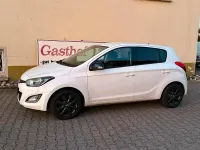 Gebraucht Hyundai i20 101 PS (74 kW) 2014 Weiß Kleinwagen