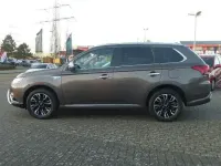 Gebraucht Mitsubishi Outlander P-HEV Plus 121 PS (88 kW) 2016 Braun Kombi