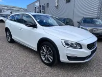 Gebraucht Volvo V60 CC Pro 150 PS (110 kW) 2017 Crystal white Kombi