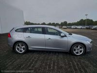 Gebraucht Volvo V60 Momentum 220 PS (161 kW) 2015 Silber Kombi