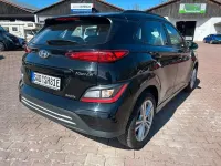 Gebraucht Hyundai Kona Select 100 kW (136 PS) 2023 Schwarz SUV