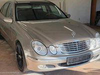 Second-hand Mercedes E500 306 CP (225 kW) 2004 Auriu Berlinǎ