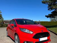 Gebraucht Ford Fiesta ST 182 PS (133 kW) 2015 Rot Kleinwagen