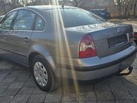 Usata VW Passat Basis 131 CV (96 kW) 2003 Grigio Berlina