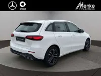 Gebraucht Mercedes B180 136 PS (100 kW) 2024 Unilack polarweiß Kleinwagen