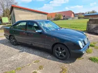 Gebraucht Mercedes E220 143 PS (105 kW) 2001 Blau Limousine