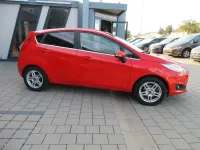 Gebraucht Ford Fiesta Titanium 125 PS (91 kW) 2014 Rot Kleinwagen