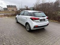 Gebraucht Hyundai i20 Trend 101 PS (74 kW) 2020 Silber Kleinwagen