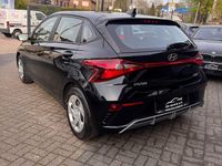 Gebraucht Hyundai i20 Select 101 PS (74 kW) 2025 Schwarz Kleinwagen