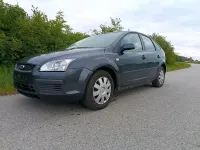 Usado Ford Focus 115 CV (84 kW) 2007 Gris Berlina