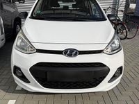 Gebraucht Hyundai i10 67 PS (49 kW) 2015 Weiß Kleinwagen