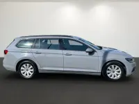 Gebraucht VW Passat Basis 150 PS (110 kW) 2023 Mondsteingrau Kombi