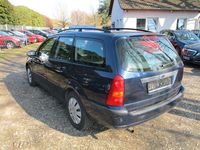 Gebraucht Ford Focus Ghia 101 PS (74 kW) 2002 Blau Limousine
