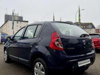 Gebraucht Dacia Sandero Basis 75 PS (55 kW) 2012 Blau Kleinwagen