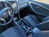 Gebraucht Hyundai i30 Style 99 PS (72 kW) 2013 Rot Limousine