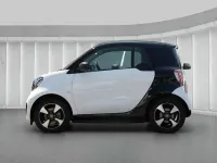 Gebraucht Smart ForTwo Coupé 60 kW (82 PS) 2024 Bodypanels in white Kleinwagen