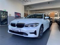 Gebraucht BMW 318 Advantage 150 PS (110 kW) 2021 Weiss Limousine