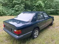 Second-hand Mercedes E200 1989 Albastru Berlinǎ