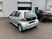 Gebraucht Toyota Aygo 68 PS (50 kW) 2009 Silber Kleinwagen