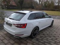 Gebraucht Skoda Superb SportLine 220 PS (161 kW) 2018 Moonweiss metallic Kombi