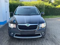Gebraucht Skoda Superb 140 PS (102 kW) 2012 Schwarz Kombi