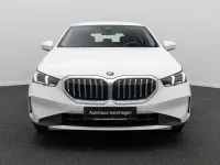 Gebraucht BMW 520 Sport Line 197 PS (144 kW) 2024 Alpinweiã uni300 Kombi