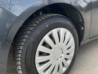 Gebraucht Mazda 2 Center-Line 84 PS (61 kW) 2012 Grau Kleinwagen