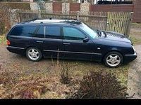 Gebraucht Mercedes E230 Avantgarde 150 PS (110 kW) 1996 Violett Limousine