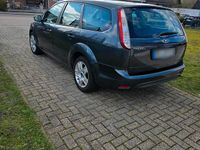 Gebraucht Ford Focus 101 PS (74 kW) 2010 Grau Kombi