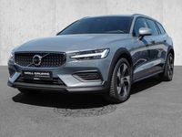 Gebraucht Volvo V60 CC Plus 197 PS (144 kW) 2023 Thunder grey / metallic Kombi