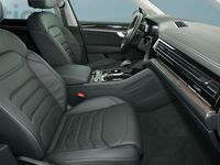 Gebraucht VW Touareg 231 PS (169 kW) 2025 Grau SUV