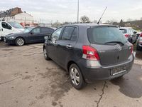 Gebraucht Toyota Yaris Edition 99 PS (72 kW) 2011 Grau Kleinwagen