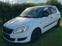 Gebraucht Skoda Fabia 60 PS (44 kW) 2011 Weiß Kleinwagen
