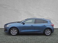 Gebraucht Ford Focus Titanium 125 PS (91 kW) 2024 Chrome blue metallic Limousine