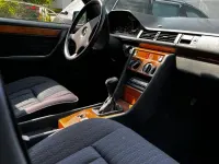Gebraucht Mercedes 200 118 PS (86 kW) 1992 Silber Limousine