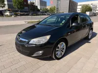 Gebraucht Opel Astra Design Edition 165 PS (121 kW) 2012 Schwarz Kombi