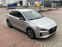 Gebraucht Hyundai i30 120 PS (88 kW) 2017 Grau Limousine