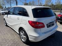 Gebraucht Mercedes B180 122 PS (89 kW) 2013 Weiß Van / Kleinbus